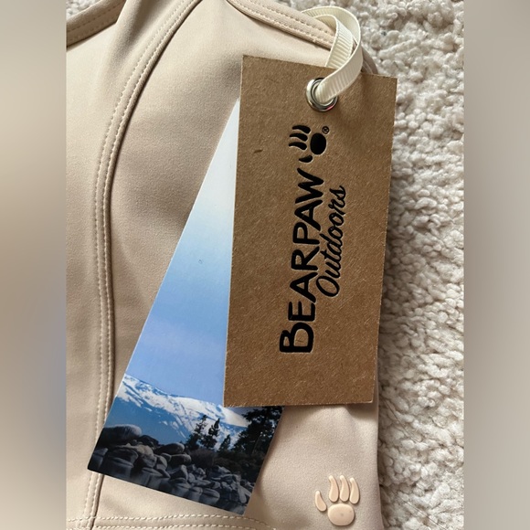 NWT Bearpaw Outdoors Beige Crop Tank with Built- In Bra Size Small RARE 🐾 - Picture 8 of 8